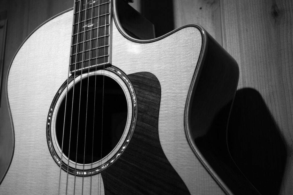 wood, black and white, music-1284504.jpg